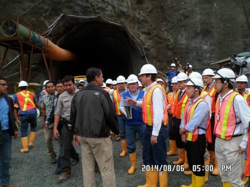 厄瓜多爾總統(tǒng)視察厄瓜多爾TP水電站工程項(xiàng)目