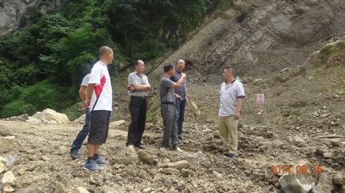 董蜀良一行到后溝水庫項(xiàng)目部視察工作