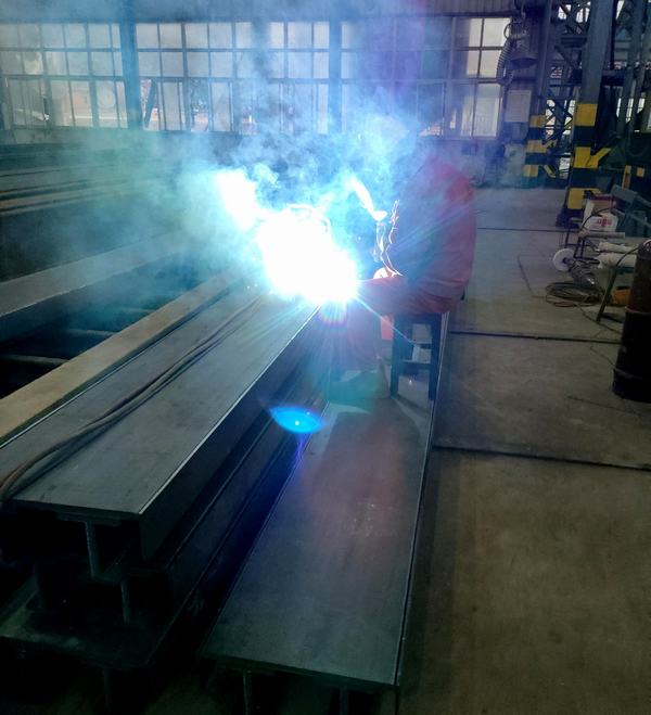 春節(jié)“不打烊”，紅旗堰灌區(qū)樞紐門葉埋件制作完成